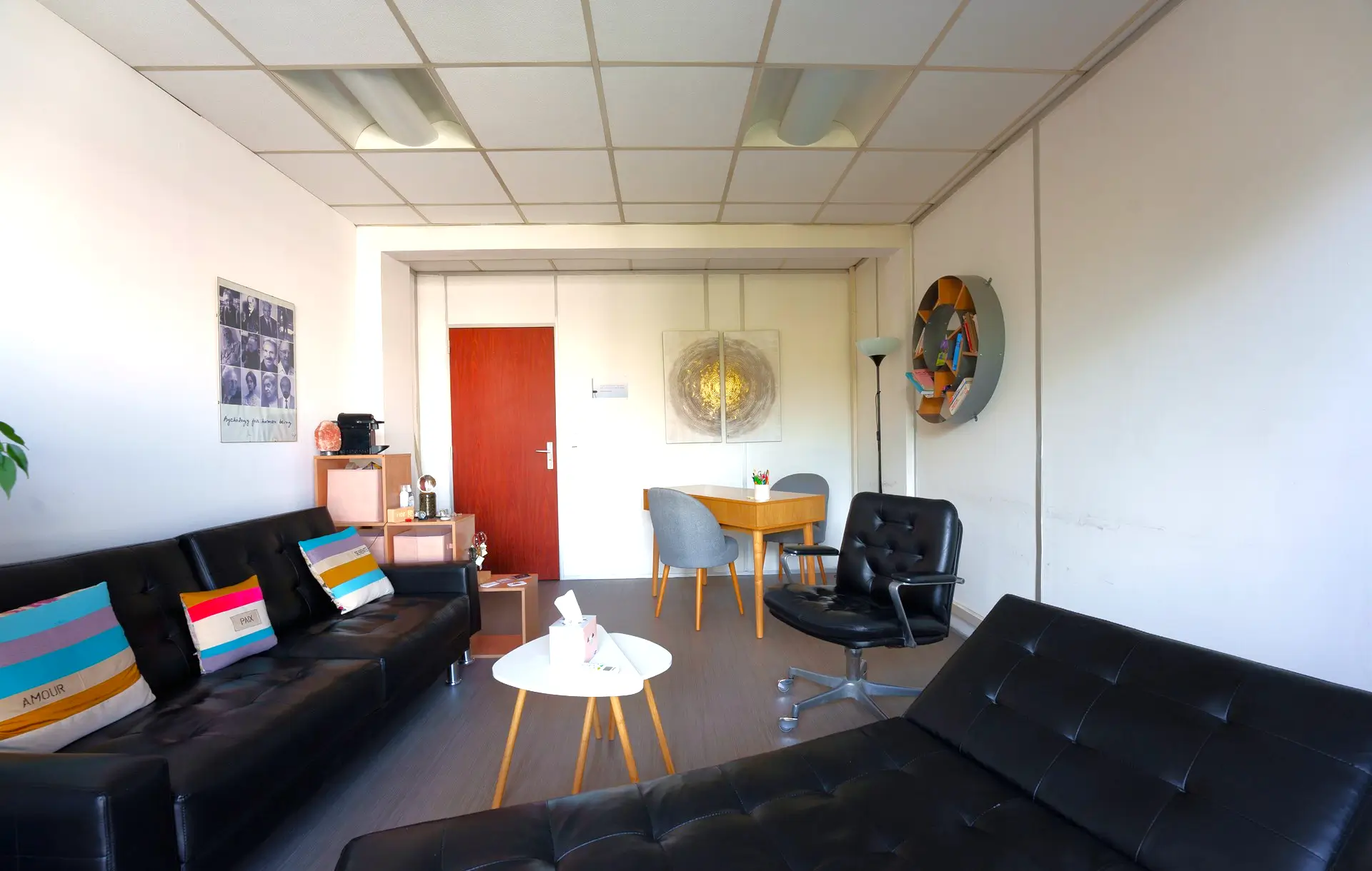Espace détente avec canapé thérapeutique